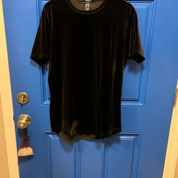 Forever 21 Black Short Sleeve Tee - Picture 2 of 2